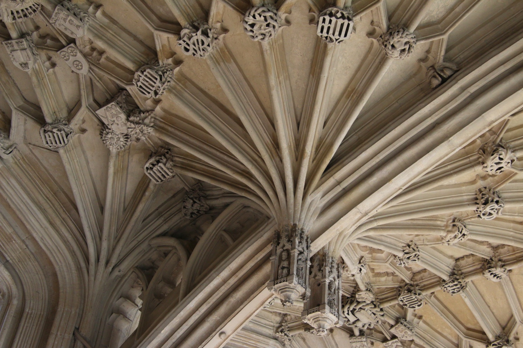 A Network of Academic Patronage and Thought Carved in Stone. The Vault of Divinity School, Oxford, c. 1480–1483
